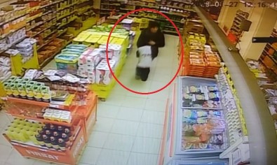 Samsun'da Marketten Yiyecek Çalan Genç Kız Kameraya Yakalandı
