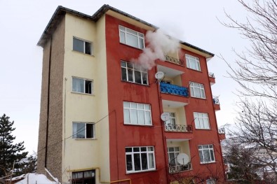Yozgat'ta 5 Katlı Binada Çıkan Yangın Korkuttu
