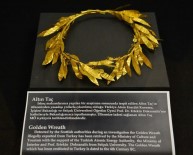 TARİHİ ESER KAÇAKÇILIĞI - Altın Taç Ve Dağ Keçisi Figürü Türkiye'ye Getirildi