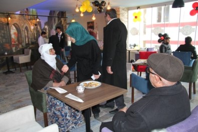 Başkan Berge'den Kafe Açılışı