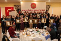 DEVLET ÖDÜNÇ MADALYASI - Elazığ'da Şehit Aileleri Ve Gazilere Devlet Ödünç Madalyası Verildi