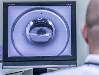 MR cihazına sıkışan kişi hayatını kaybetti