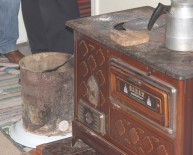 KARBONMONOKSİT ZEHİRLENMESİ - Odaya Konan Soba Kovası Yaşlı Karı-Kocayı Ayırdı