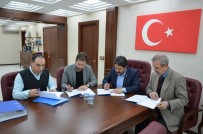 AHMET ÖZEN - Seyitgazi Belediyesi İşçilerinde Sözleşme Sevinci