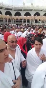 Umreye Giden Vatandaşlar Kabe'de Mehmetçik İçin Dua Etti