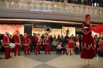 67 Burda AVM'de Yılbaşı Eğlencesi Festival Havasında Geçti