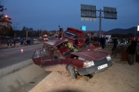FAHRETTIN YILMAZ - Antalya'da Kontrolsüz Kavşakta Kaza Açıklaması 1 Ölü, 2 Yaralı
