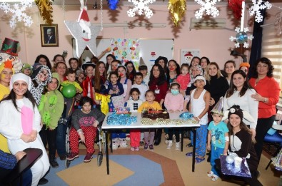 ESOGÜ Sağlık Uygulama Ve Araştıma Hastanesi Büyük Çocuk Servisi'nde Yılbaşı Kutlaması