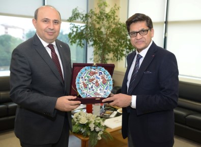 Hindistan İstanbul Başkonsolosu Azar Khan BTSO'da