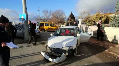 Karaman'da 2 Otomobil Çarpıştı Açıklaması 5 Yaralı