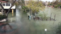 OYMAPıNAR - Manavgat'ta Su Baskını