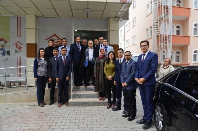 Vali Necati Şentürk Aile Ve Sosyal Politikalar İl Müdürlüğünü Ziyaret Etti