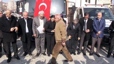 Afrin'deki Terör Mağdurlarına Ayakkabı Yardımı