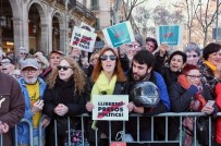 Barcelona'da Puigdemont'a Destek Gösterisi