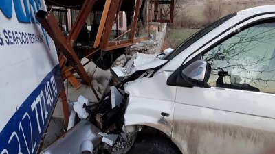 Beypazarı'nda Otomobil Duvara Çarptı Açıklaması 5 Yaralı
