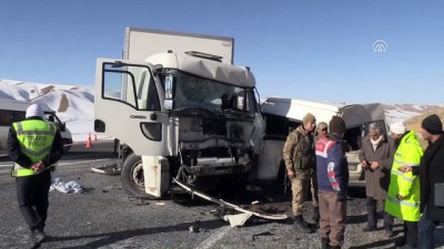 GÜNCELLEME - Van'da Minibüsle Tır Çarpıştı Açıklaması 8 Ölü, 2 Yaralı