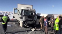 BAYHAN - GÜNCELLEME - Van'da Minibüsle Tır Çarpıştı Açıklaması 8 Ölü, 2 Yaralı