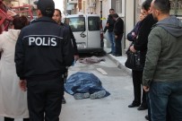 İZMIR ADLI TıP KURUMU - İnşaatta Demir İskele Devrildi Açıklaması 1 Ölü, 1 Yaralı