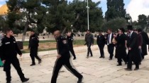 HAREM-İ ŞERİF - İsrailli Aşırı Sağcı Milletvekili Mescid-İ Aksa'ya Girdi