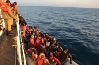 ORTA AFRİKA - İzmir'de Lastik Botlarda 147 Göçmen Kurtarıldı