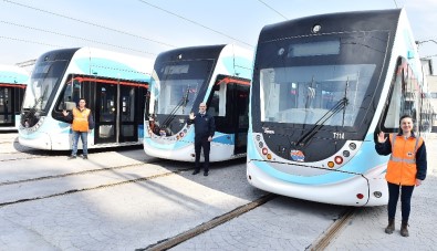 Konak Tramvayında Raylar Buluştu