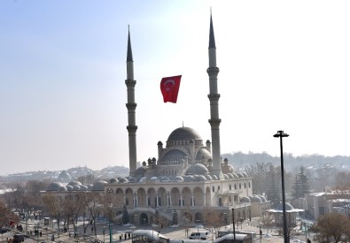Konya'daki Bütün Camilerde Türk Bayrağı Dalgalanacak