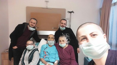 (Özel) Kanser Hastası Babaya Destek İçin Bütün Aile Saçlarını Kazıttı