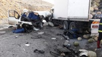 MİNİBÜS KAZASI - Van'da korkunç kaza! 8 ölü, 2 yaralı