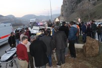 Çarptığı Direği Kökünden Söken Aracın Sürücüsü Öldü