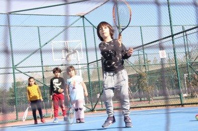 Döşemealtı Tenis Kortlarına Yoğun İlgi