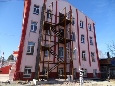 Hisarcık'ta Okullara Yangın Merdiveni