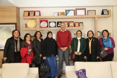 Kadınlardan Başkan Tarhan'a 'Cumhuriyet Okulu' Teşekkürü