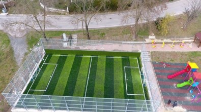 Kartepe Belediyesi Parklara Futbol Sahaları İnşa Ediyor