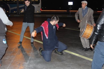 Kınalı Kuzular Davul Zurna İle Birliklerine Uğurlandı