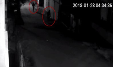 Mahalleye Dadanan Hırsızlar Kamerada