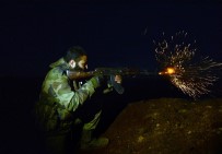 Operasyon Bölgesinde Canlı Yayın Yapan İHA Ekibi Çatışmanın Ortasında Kaldı