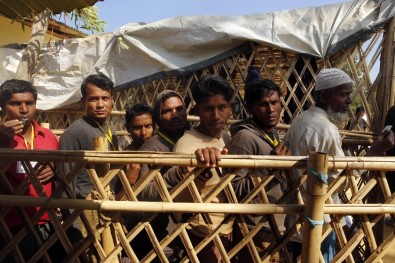 Rohingyalılar İki Ülke Arasında Kaldı