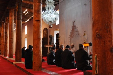 Sivrihisar'daki 8 Asırlık Camide Afrin'e Dua