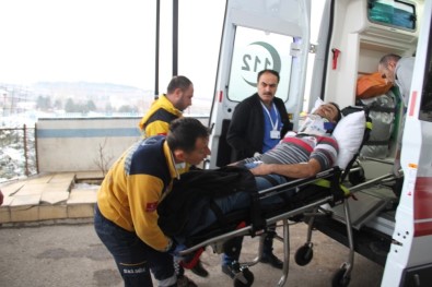 Suşehri'nde Trafik Kazası Açıklaması 2 Yaralı
