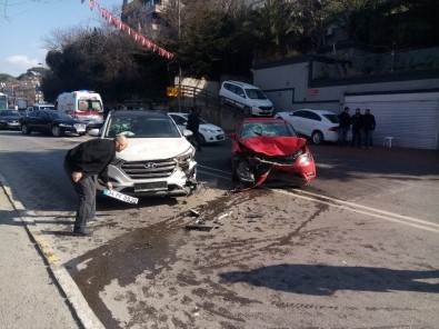 Üsküdar'da Trafik Kazası Açıklaması 2 Yaralı