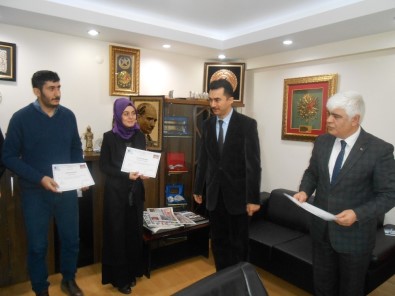 Uygulamalı Girişimcilik Kursu'nu Bitirenlere Sertifikaları Verildi