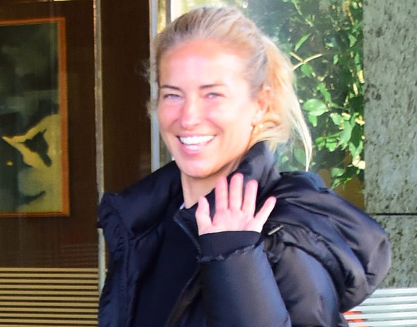 Burcu Esmersoy makyajsız yakalandı