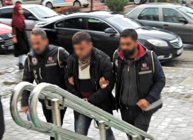 Çeşme'de İki İnsan Kaçakçılığı Şüphelisi 31 Göçmenle Yakalandı