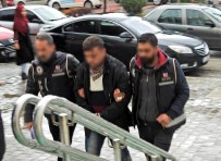İNSAN TİCARETİ - Çeşme'de İki İnsan Kaçakçılığı Şüphelisi 31 Göçmenle Yakalandı