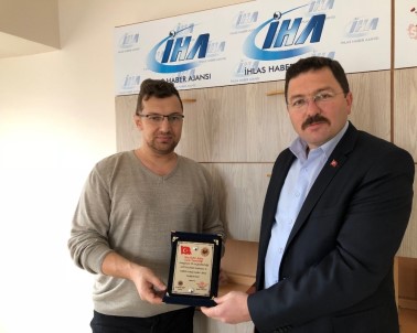 Çorlu Evcil Kanatlılar Derneği'nden İHA'ya Teşekkür Plaketi