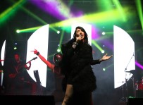 HANDE YENER - Hande Yener Mersin'de Sahne Aldı