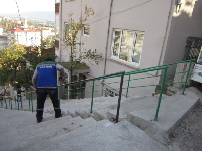 İzmit Belediyesi Fen İşleri Müdürlüğü 4 Mahalleye Korkuluk Yaptı