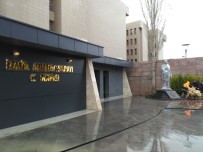 İZMIR ADLIYESI - Kahraman Şehit Fethi Sekin'in Heykeli Adliyenin Önüne Yerleştirildi