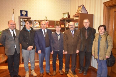 'Kuran'ın Genç Muhafızı' Ve 'Genç Bilali' Kaymakam Yüksel Ve Başkan Arslan'ı Ziyaret Etti