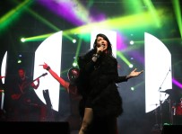 HANDE YENER - Mersin'de Kurtuluş Coşkusu Hande Yener Konseriyle Taçlandı